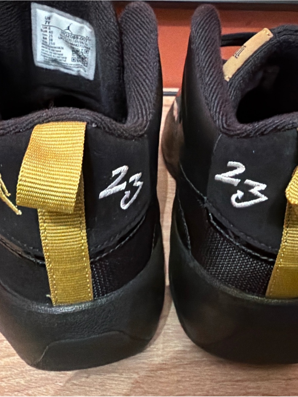 Jordan Max Aura 7 Black And Gold HQ2089-007 Size 6Y/ 7.5 Boys New No Box - Picture 5 of 8